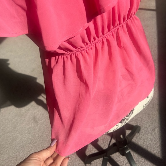 Airy light weight blouse, fit and flare style with a caped back shoulder - Picture 5 of 8